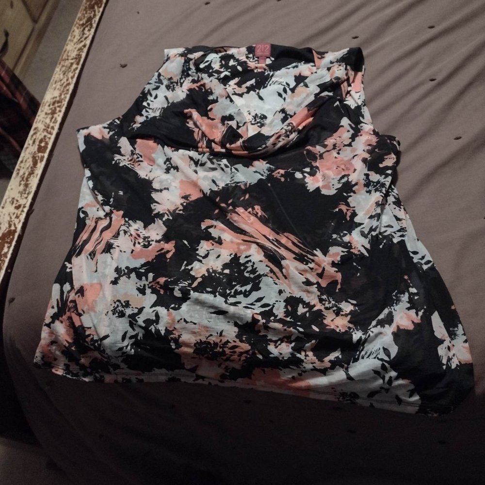 Womens sleeveless 212 Collection XL top
